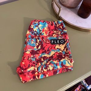 Fleo original style. Size small